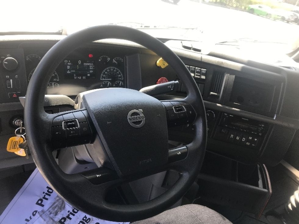 Sleeper Tractor-Heavy Duty Tractors-Volvo-2022-VNL64760-Suwanee-GA-402,447\n\t\tmiles-$ 86,250 - Image 10