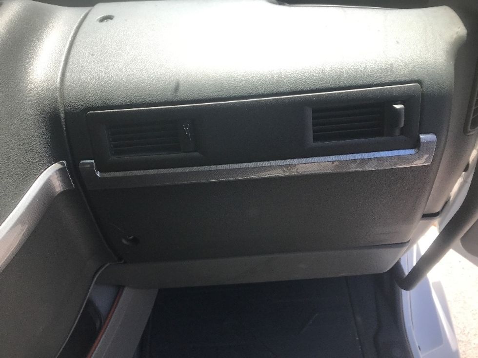 Sleeper Tractor-Heavy Duty Tractors-Volvo-2022-VNL64760-Suwanee-GA-402,447\n\t\tmiles-$ 86,250 - Image 14