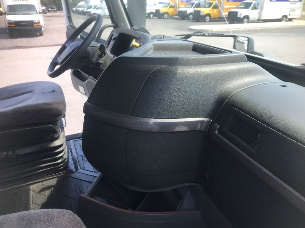 Sleeper Tractor-Heavy Duty Tractors-Volvo-2022-VNL64760-Suwanee-GA-402,447\n\t\tmiles-$ 86,250 - Image 15