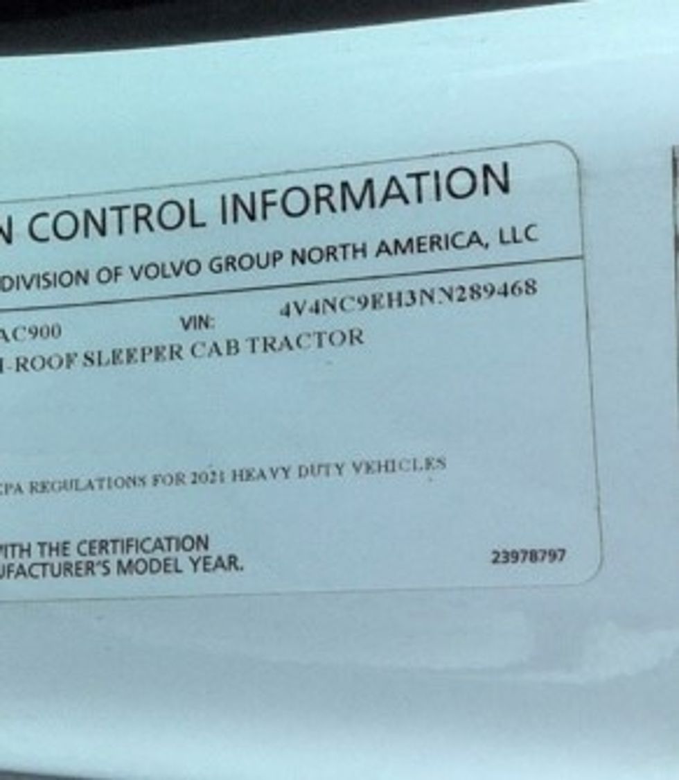 Sleeper Tractor-Heavy Duty Tractors-Volvo-2022-VNL64760-Suwanee-GA-402,447\n\t\tmiles-$ 86,250 - Image 23