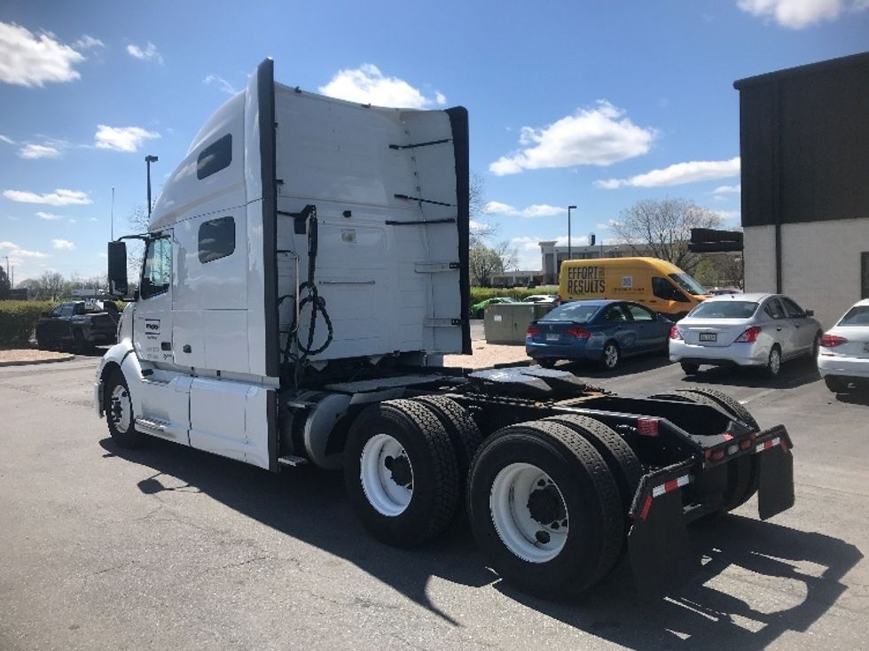 Sleeper Tractor-Heavy Duty Tractors-Volvo-2022-VNL64760-Suwanee-GA-402,447\n\t\tmiles-$ 86,250 - Image 5