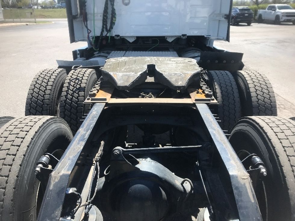 Sleeper Tractor-Heavy Duty Tractors-Volvo-2022-VNL64760-Suwanee-GA-402,447\n\t\tmiles-$ 86,250 - Image 6