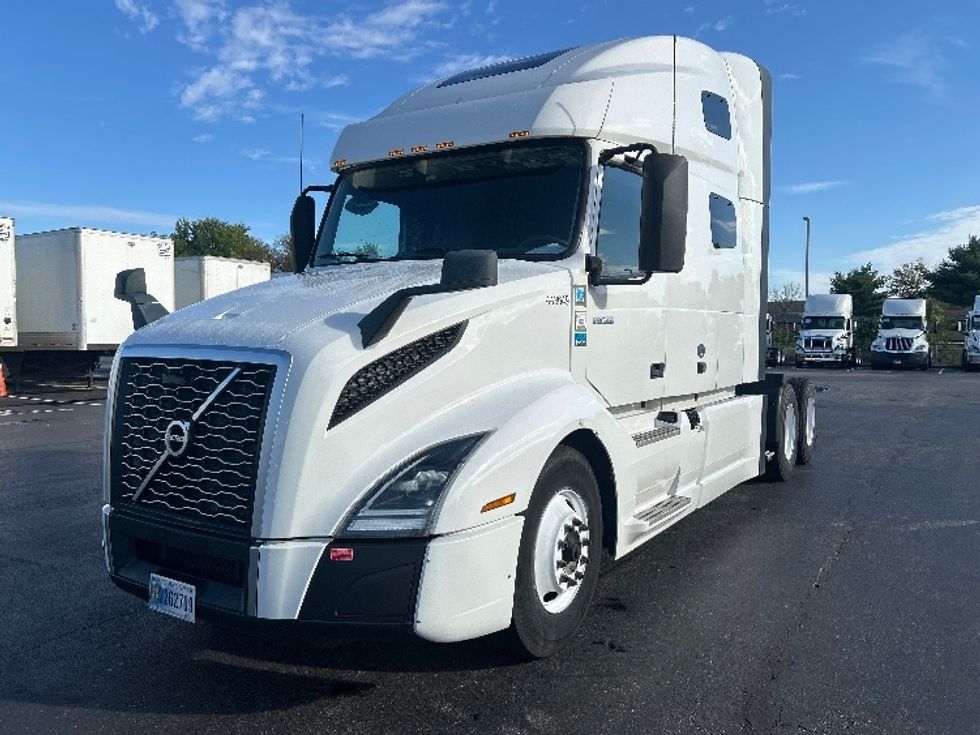 Sleeper Tractor-Heavy Duty Tractors-Volvo-2022-VNL64760-Swedesboro-NJ-434,439\n\t\tmiles-$ 76,000 - Image 3