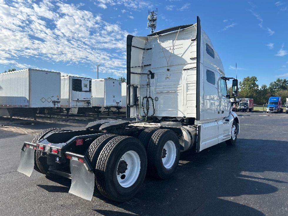 Sleeper Tractor-Heavy Duty Tractors-Volvo-2022-VNL64760-Swedesboro-NJ-434,439\n\t\tmiles-$ 76,000 - Image 7