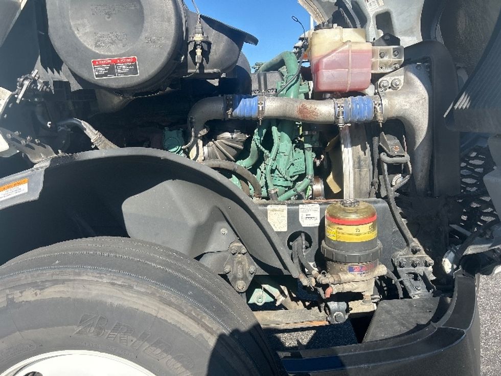 Sleeper Tractor-Heavy Duty Tractors-Volvo-2022-VNL64760-Swedesboro-NJ-512,536\n\t\tmiles-$ 70,000 - Image 20