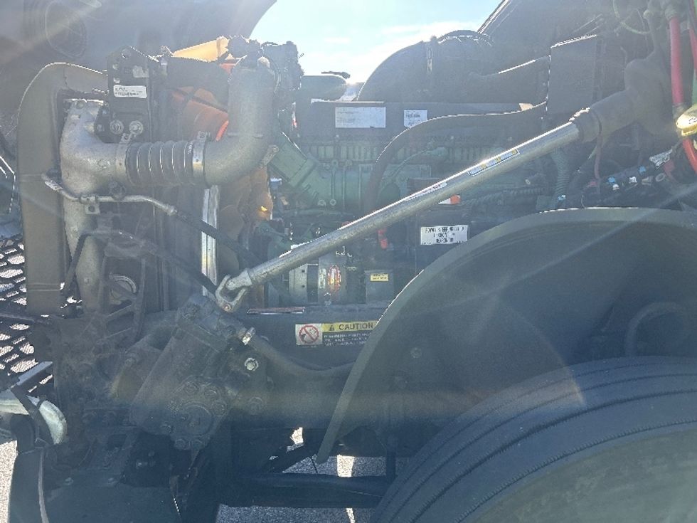 Sleeper Tractor-Heavy Duty Tractors-Volvo-2022-VNL64760-Swedesboro-NJ-512,536\n\t\tmiles-$ 70,000 - Image 21