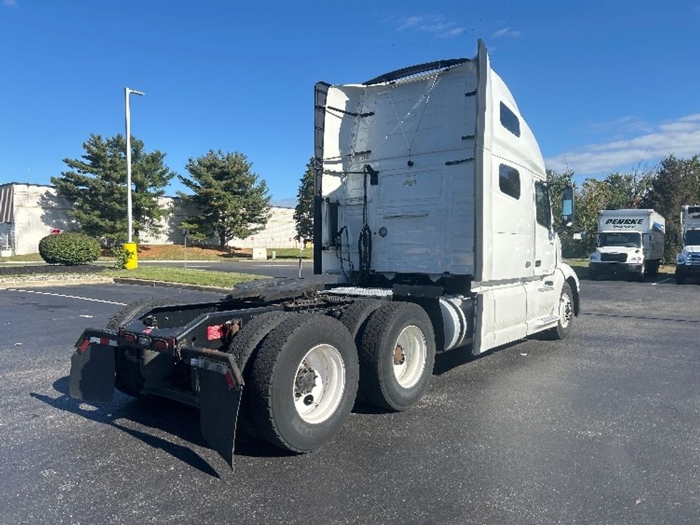Sleeper Tractor-Heavy Duty Tractors-Volvo-2022-VNL64760-Swedesboro-NJ-512,536\n\t\tmiles-$ 70,000 - Image 7