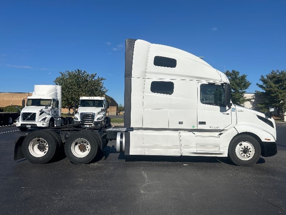 Sleeper Tractor-Heavy Duty Tractors-Volvo-2022-VNL64760-Swedesboro-NJ-512,536\n\t\tmiles-$ 70,000 - Image 8