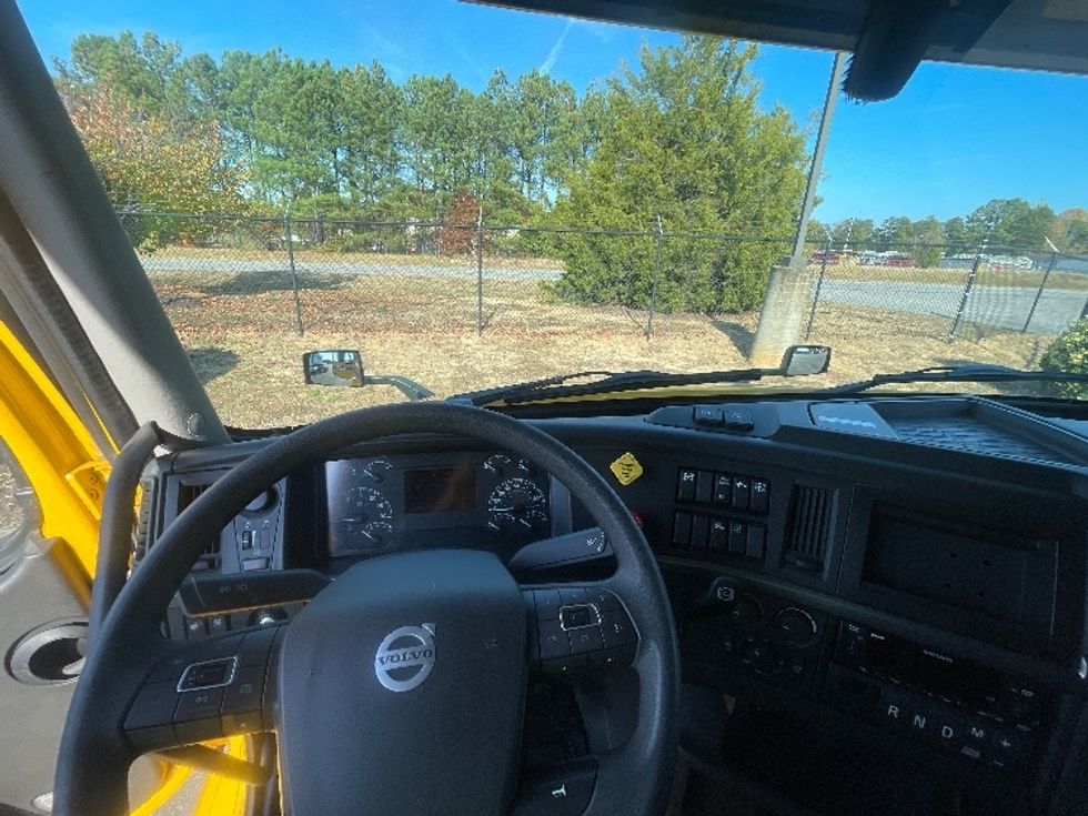 Sleeper Tractor-Heavy Duty Tractors-Volvo-2022-VNL64760-Tacoma-WA-417,954\n\t\tmiles-$ 86,750 - Image 11