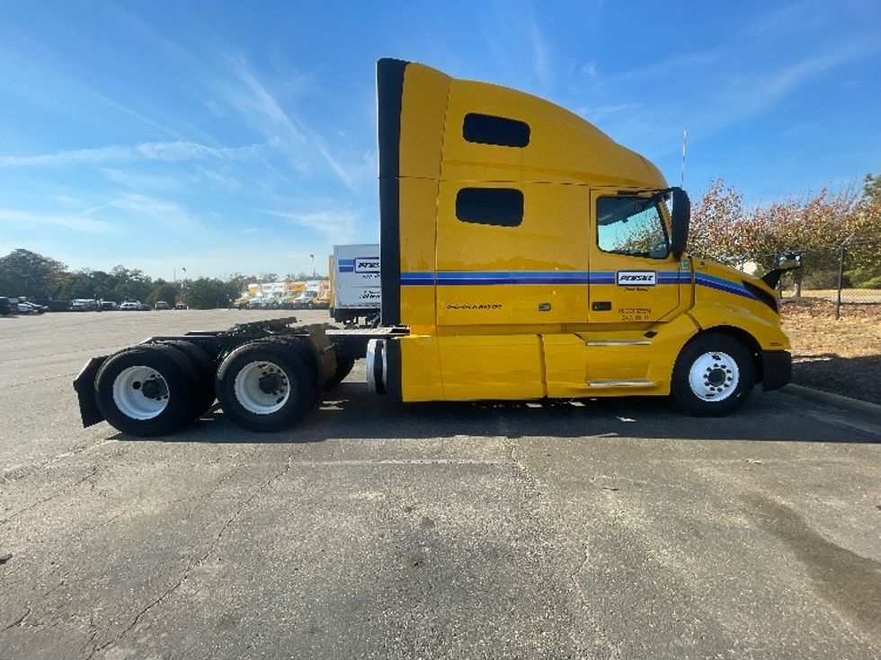Sleeper Tractor-Heavy Duty Tractors-Volvo-2022-VNL64760-Tacoma-WA-417,954\n\t\tmiles-$ 86,750 - Image 8