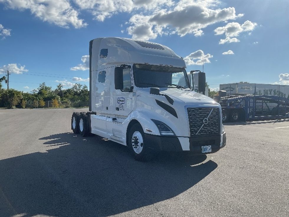 Sleeper Tractor-Heavy Duty Tractors-Volvo-2022-VNL64760-Tampa-FL-342,472\n\t\tmiles-$ 88,500 - Image 1