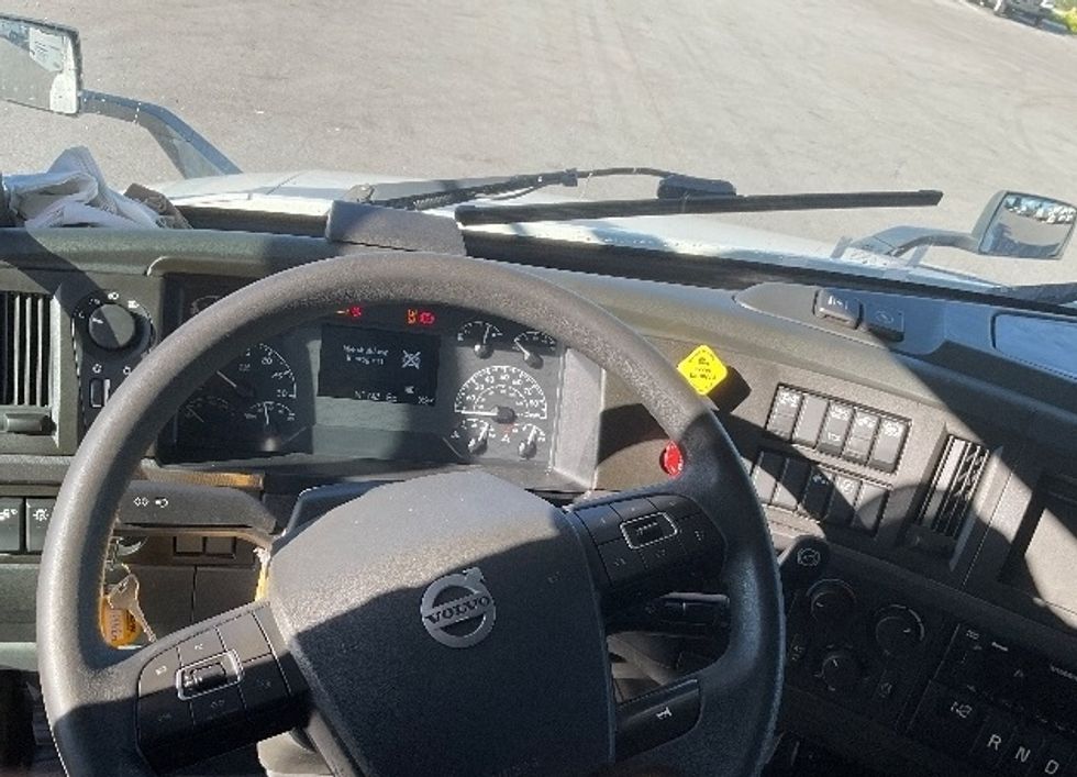 Sleeper Tractor-Heavy Duty Tractors-Volvo-2022-VNL64760-Tampa-FL-342,472\n\t\tmiles-$ 88,500 - Image 11