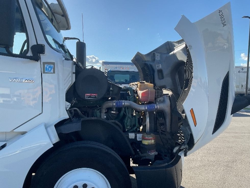 Sleeper Tractor-Heavy Duty Tractors-Volvo-2022-VNL64760-Tampa-FL-342,472\n\t\tmiles-$ 88,500 - Image 19