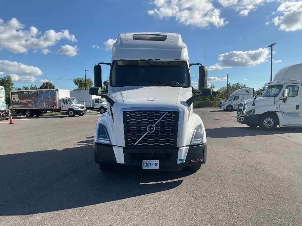 Sleeper Tractor-Heavy Duty Tractors-Volvo-2022-VNL64760-Tampa-FL-342,472\n\t\tmiles-$ 88,500 - Image 2