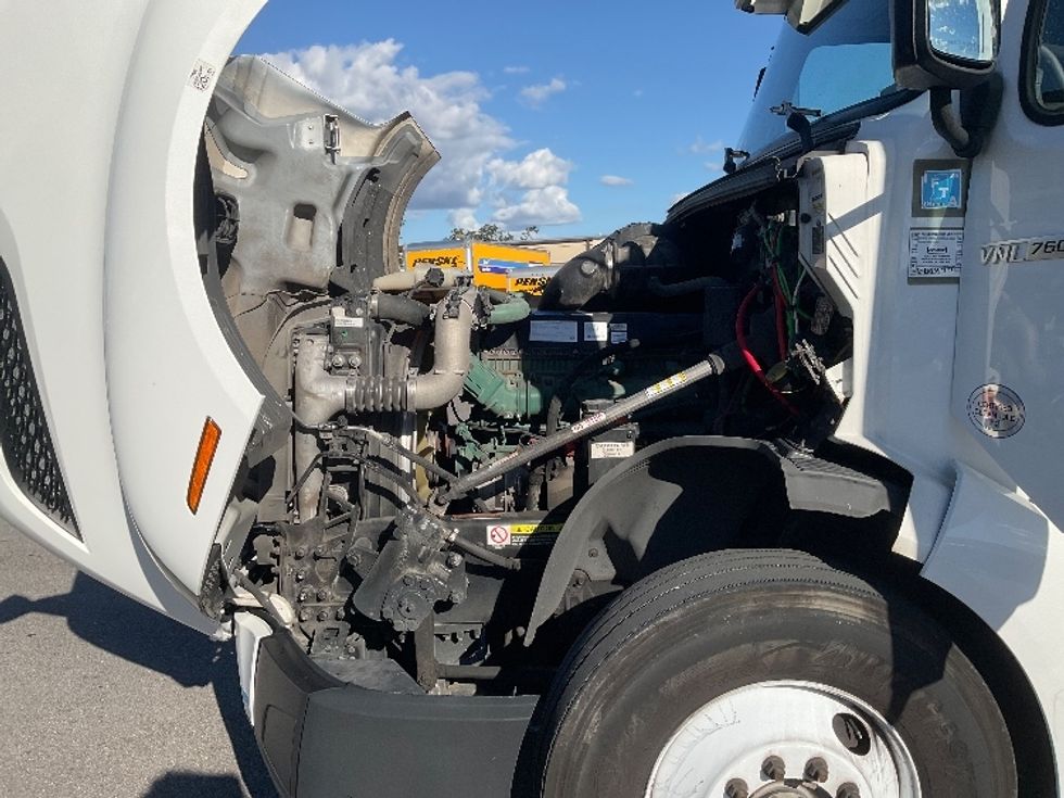 Sleeper Tractor-Heavy Duty Tractors-Volvo-2022-VNL64760-Tampa-FL-342,472\n\t\tmiles-$ 88,500 - Image 20