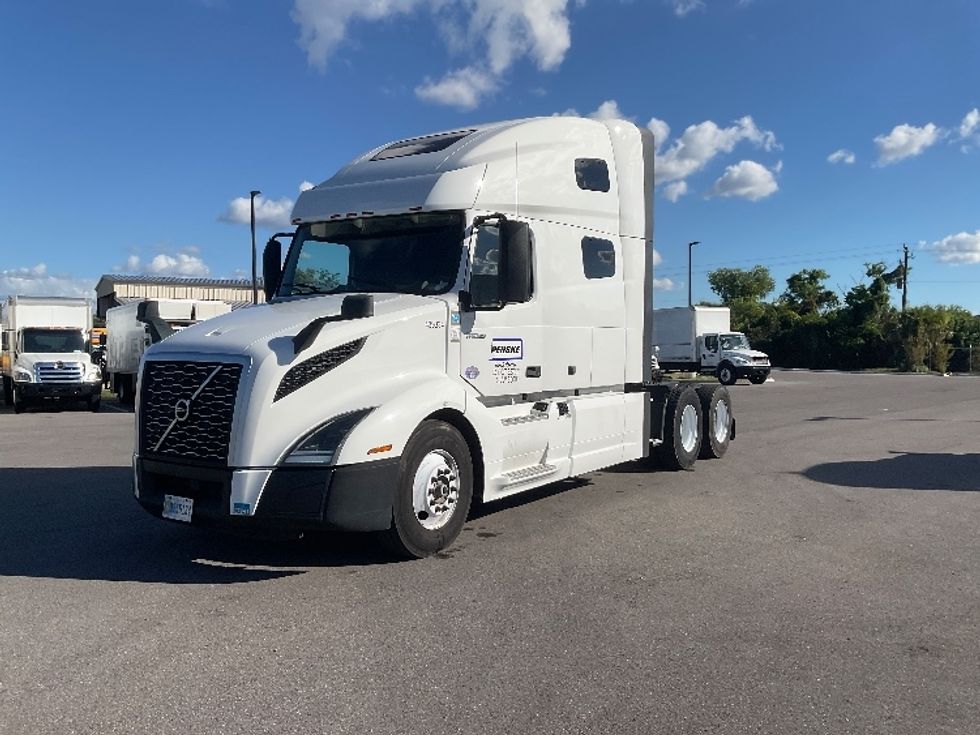 Sleeper Tractor-Heavy Duty Tractors-Volvo-2022-VNL64760-Tampa-FL-342,472\n\t\tmiles-$ 88,500 - Image 3