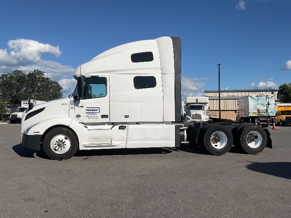 Sleeper Tractor-Heavy Duty Tractors-Volvo-2022-VNL64760-Tampa-FL-342,472\n\t\tmiles-$ 88,500 - Image 4