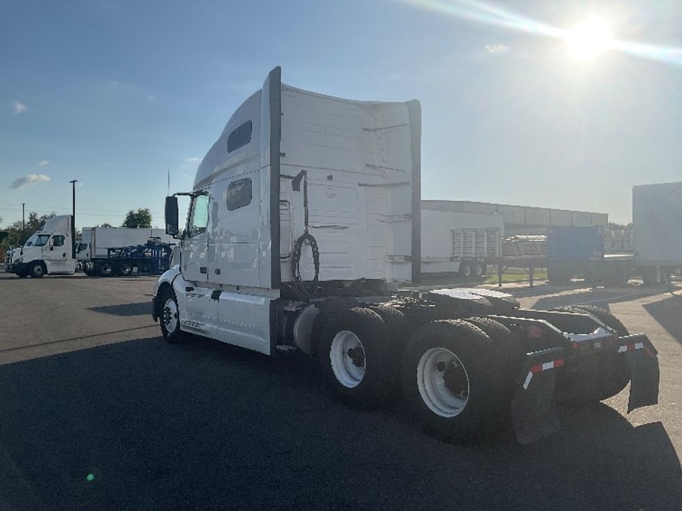 Sleeper Tractor-Heavy Duty Tractors-Volvo-2022-VNL64760-Tampa-FL-342,472\n\t\tmiles-$ 88,500 - Image 5