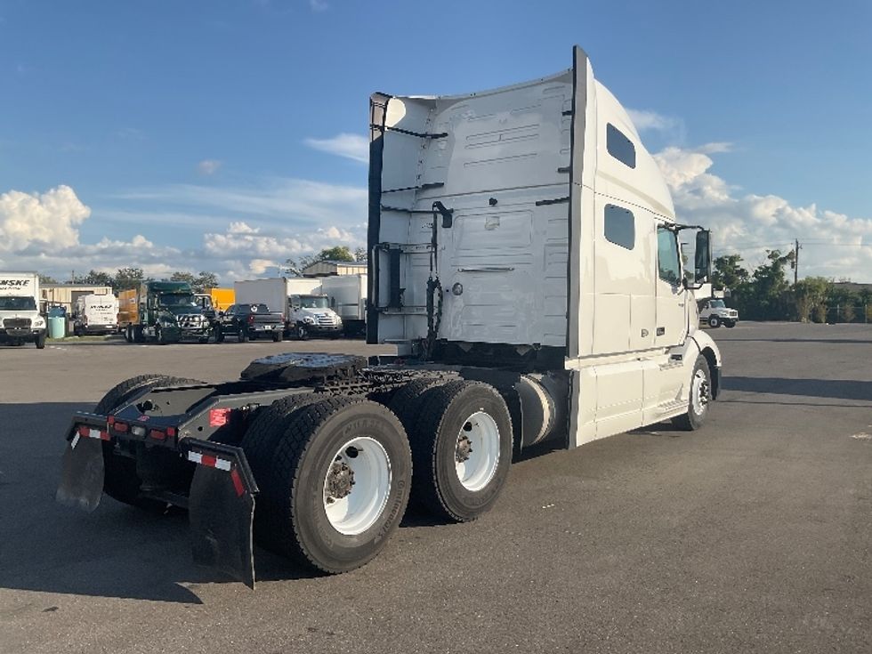 Sleeper Tractor-Heavy Duty Tractors-Volvo-2022-VNL64760-Tampa-FL-342,472\n\t\tmiles-$ 88,500 - Image 7