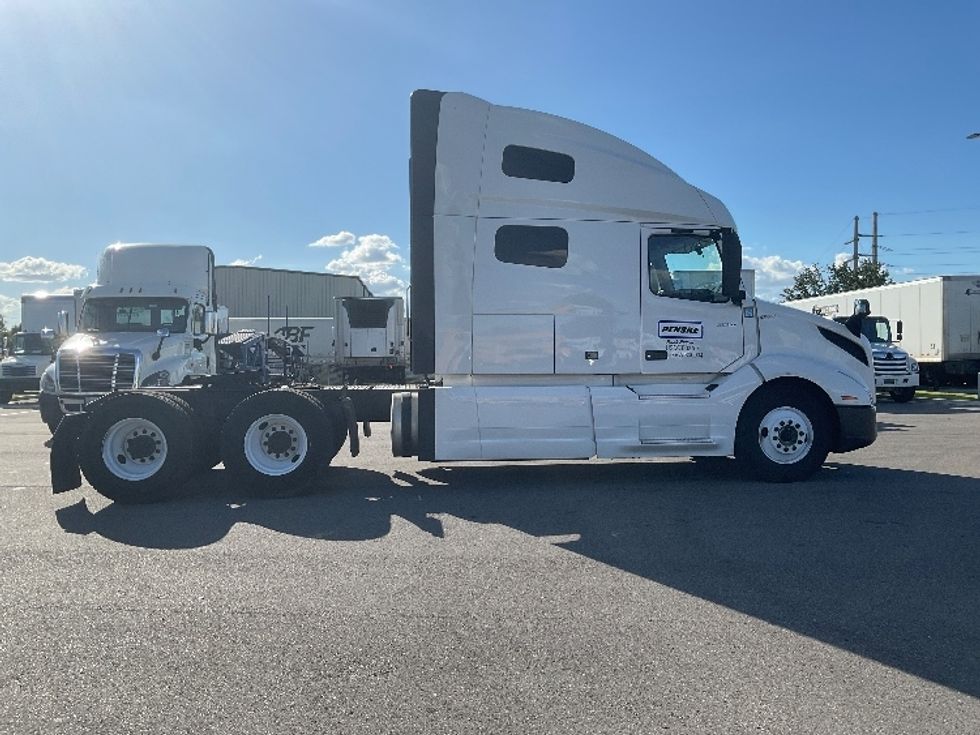 Sleeper Tractor-Heavy Duty Tractors-Volvo-2022-VNL64760-Tampa-FL-342,472\n\t\tmiles-$ 88,500 - Image 8