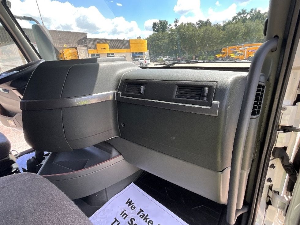 Sleeper Tractor-Heavy Duty Tractors-Volvo-2022-VNL64760-Tampa-FL-610,899\n\t\tmiles-$ 63,000 - Image 14