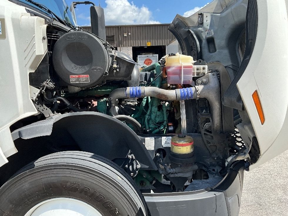Sleeper Tractor-Heavy Duty Tractors-Volvo-2022-VNL64760-Tampa-FL-610,899\n\t\tmiles-$ 63,000 - Image 20