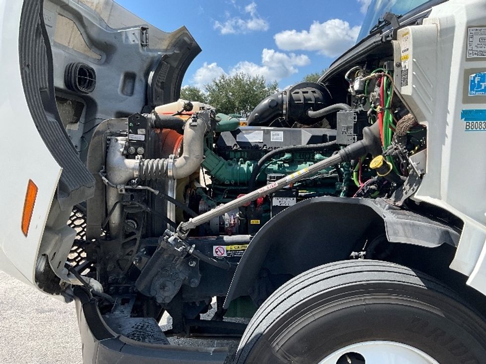 Sleeper Tractor-Heavy Duty Tractors-Volvo-2022-VNL64760-Tampa-FL-610,899\n\t\tmiles-$ 63,000 - Image 21
