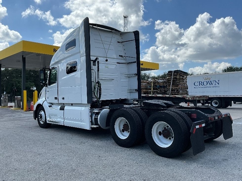 Sleeper Tractor-Heavy Duty Tractors-Volvo-2022-VNL64760-Tampa-FL-610,899\n\t\tmiles-$ 63,000 - Image 5