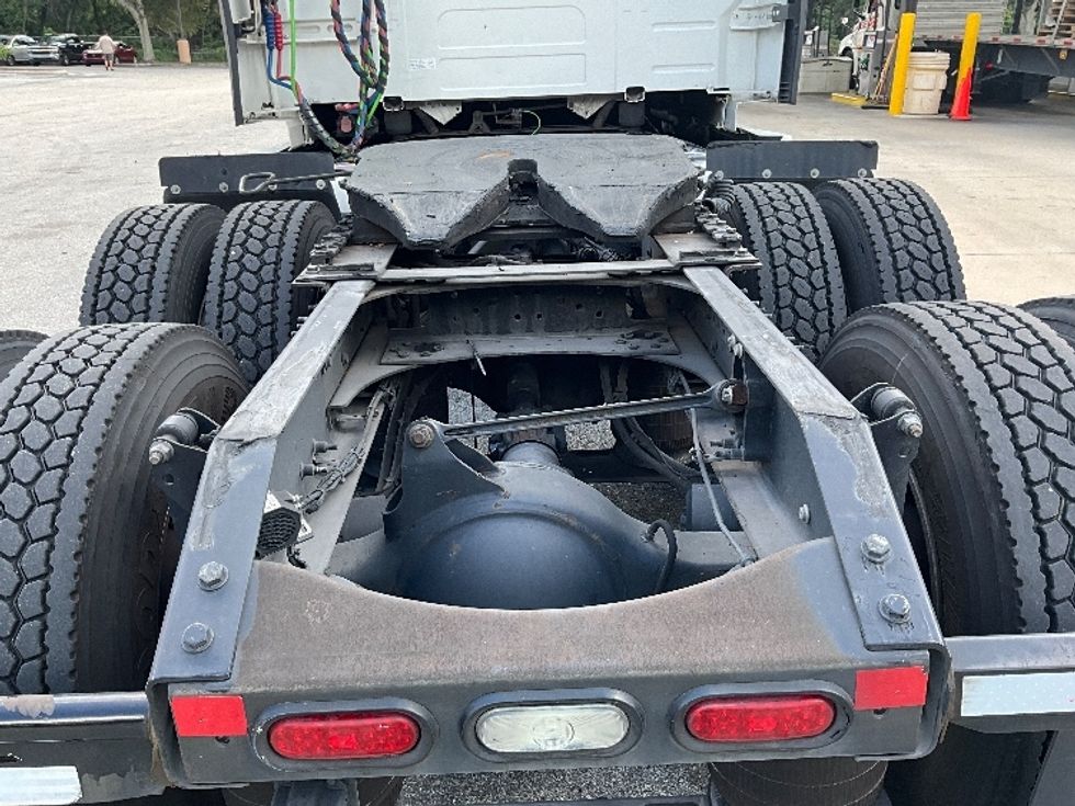 Sleeper Tractor-Heavy Duty Tractors-Volvo-2022-VNL64760-Tampa-FL-610,899\n\t\tmiles-$ 63,000 - Image 6