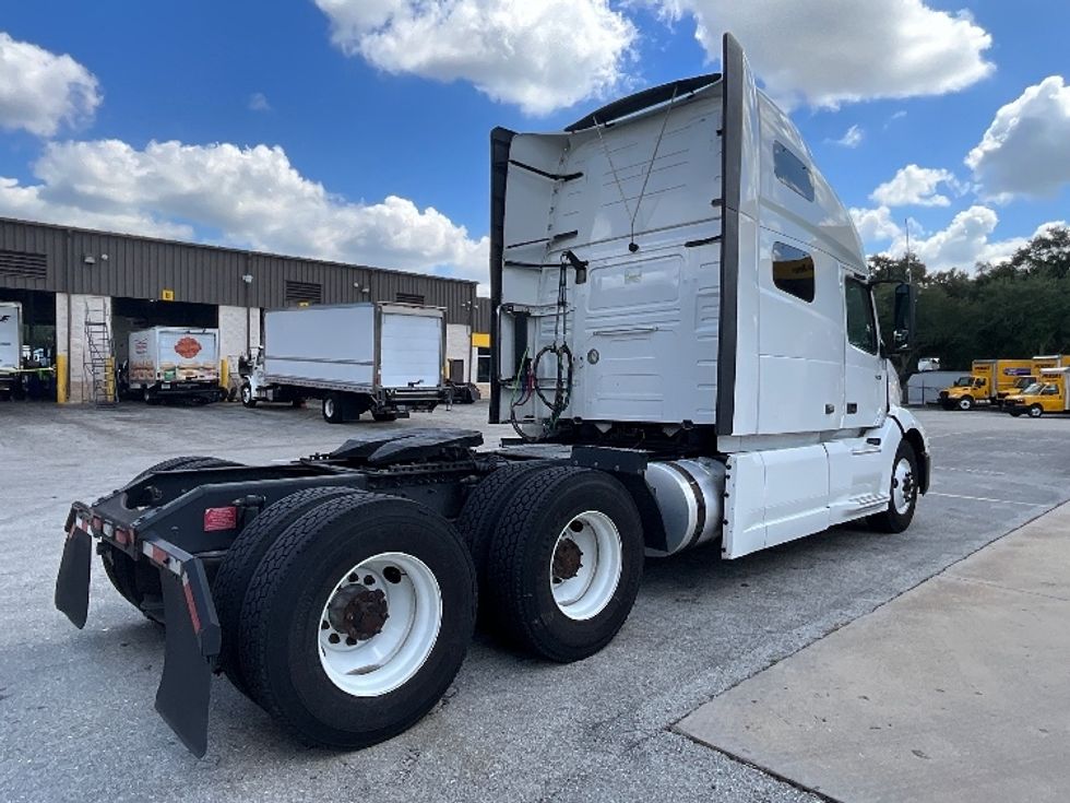 Sleeper Tractor-Heavy Duty Tractors-Volvo-2022-VNL64760-Tampa-FL-610,899\n\t\tmiles-$ 63,000 - Image 7