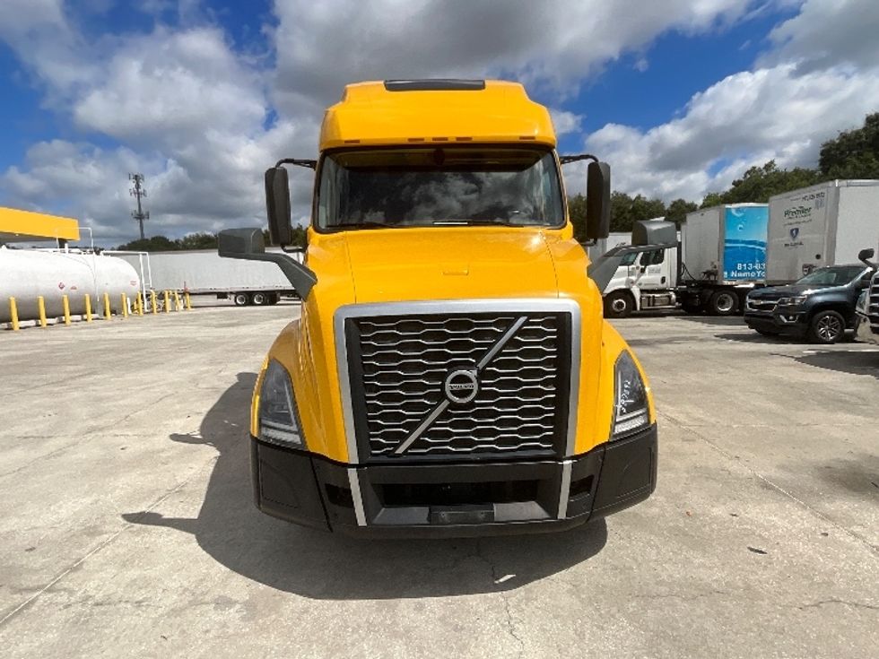 2022 Volvo Truck VNL photo 2