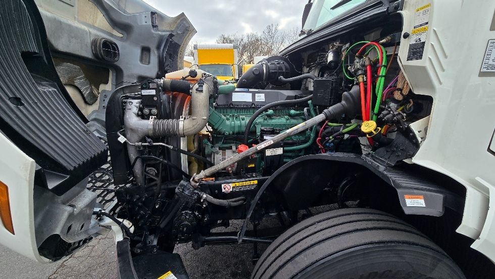 Sleeper Tractor-Heavy Duty Tractors-Volvo-2022-VNL64760-Thomasville-NC-409,693\n\t\tmiles-$ 79,750 - Image 19