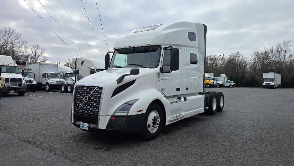 Sleeper Tractor-Heavy Duty Tractors-Volvo-2022-VNL64760-Thomasville-NC-409,693\n\t\tmiles-$ 79,750 - Image 3