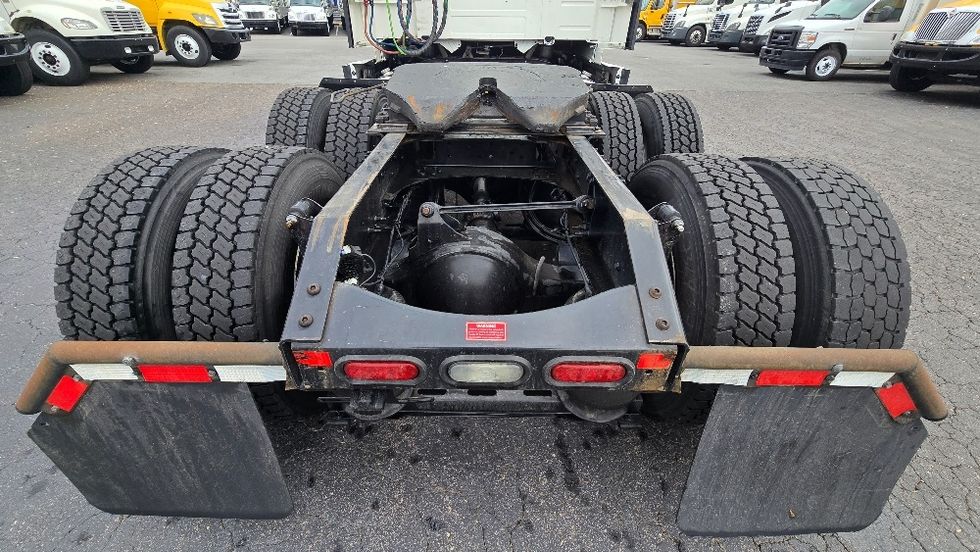 Sleeper Tractor-Heavy Duty Tractors-Volvo-2022-VNL64760-Thomasville-NC-409,693\n\t\tmiles-$ 79,750 - Image 6