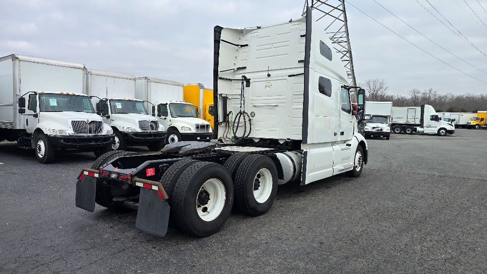 Sleeper Tractor-Heavy Duty Tractors-Volvo-2022-VNL64760-Thomasville-NC-409,693\n\t\tmiles-$ 79,750 - Image 7
