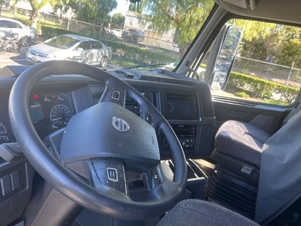 Sleeper Tractor-Heavy Duty Tractors-Volvo-2022-VNL64760-Torrance-CA-454,267\n\t\tmiles-$ 85,000 - Image 10