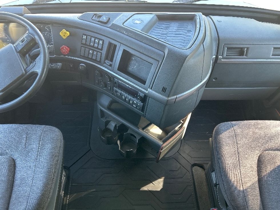 Sleeper Tractor-Heavy Duty Tractors-Volvo-2022-VNL64760-Torrance-CA-454,267\n\t\tmiles-$ 85,000 - Image 12