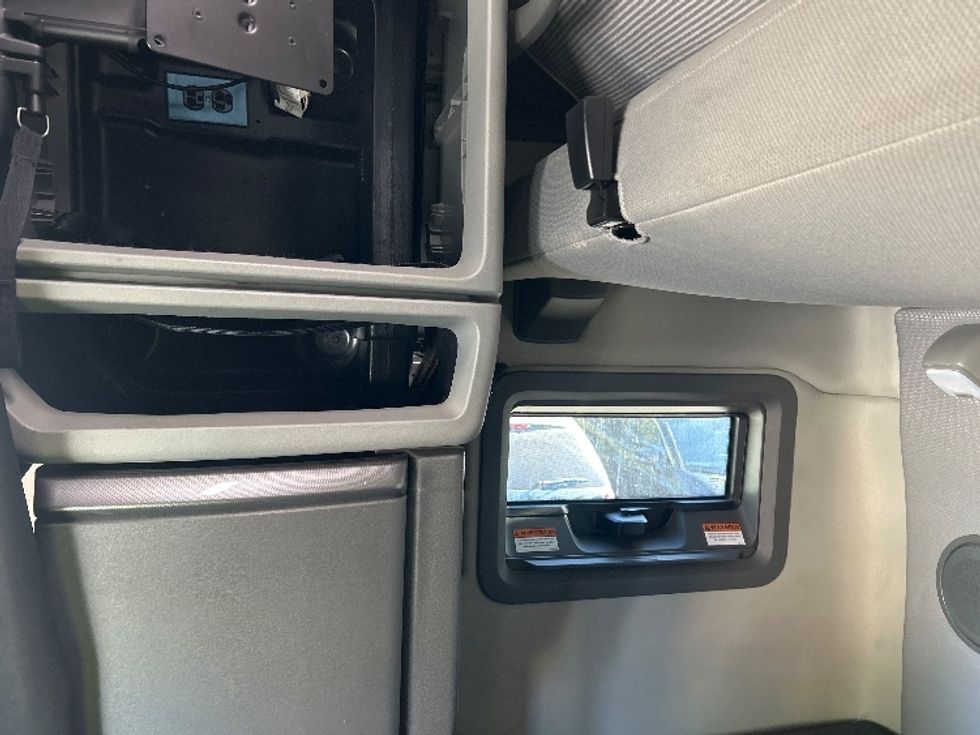 Sleeper Tractor-Heavy Duty Tractors-Volvo-2022-VNL64760-Torrance-CA-454,267\n\t\tmiles-$ 85,000 - Image 18