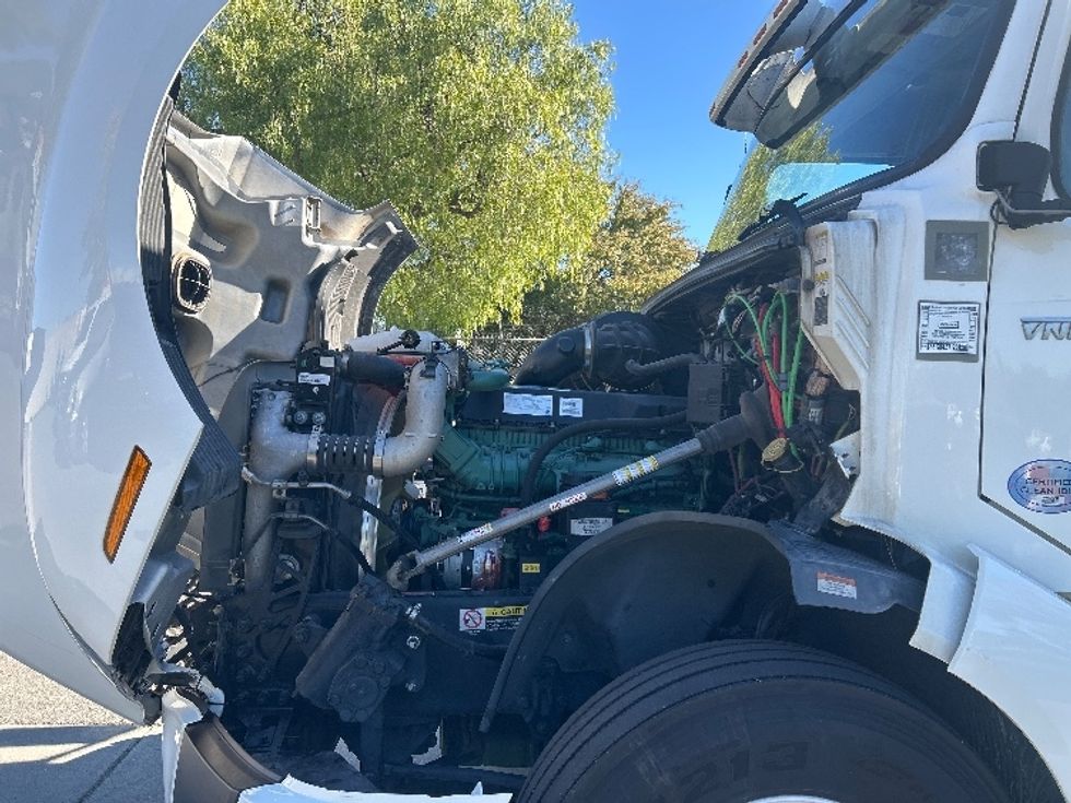 Sleeper Tractor-Heavy Duty Tractors-Volvo-2022-VNL64760-Torrance-CA-454,267\n\t\tmiles-$ 85,000 - Image 20