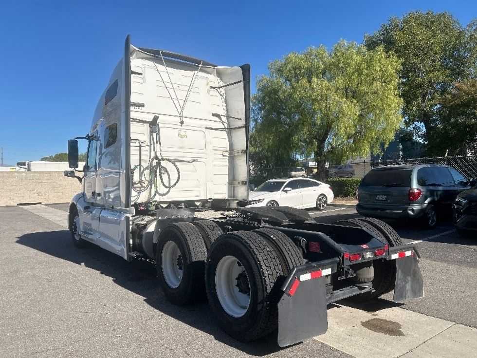 Sleeper Tractor-Heavy Duty Tractors-Volvo-2022-VNL64760-Torrance-CA-454,267\n\t\tmiles-$ 85,000 - Image 5