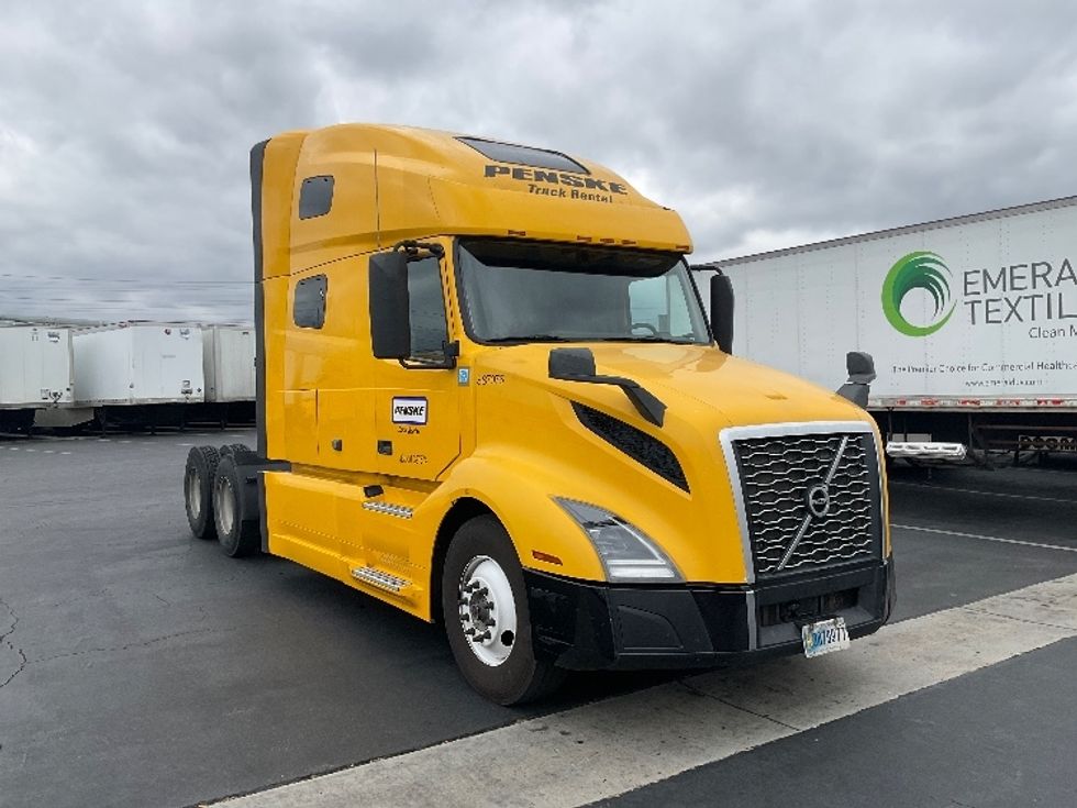 Sleeper Tractor-Heavy Duty Tractors-Volvo-2022-VNL64760-Torrance-CA-585,737\n\t\tmiles-$ 68,500 - Image 1