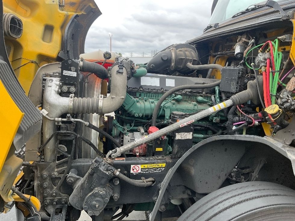 Sleeper Tractor-Heavy Duty Tractors-Volvo-2022-VNL64760-Torrance-CA-585,737\n\t\tmiles-$ 68,500 - Image 21