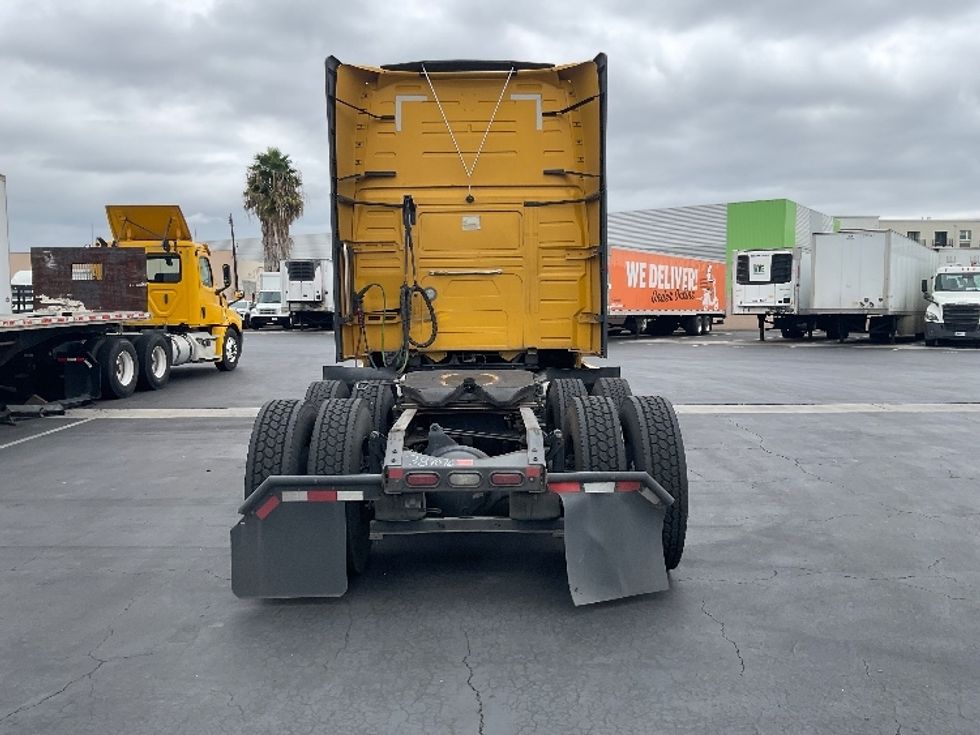 Sleeper Tractor-Heavy Duty Tractors-Volvo-2022-VNL64760-Torrance-CA-585,737\n\t\tmiles-$ 68,500 - Image 6