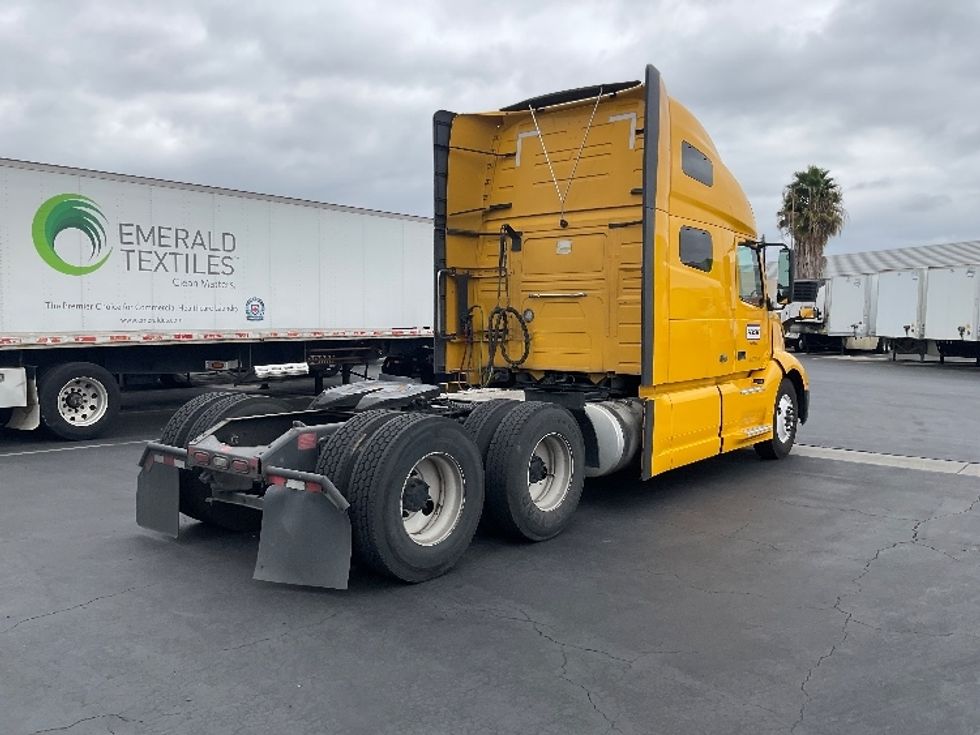 Sleeper Tractor-Heavy Duty Tractors-Volvo-2022-VNL64760-Torrance-CA-585,737\n\t\tmiles-$ 68,500 - Image 7