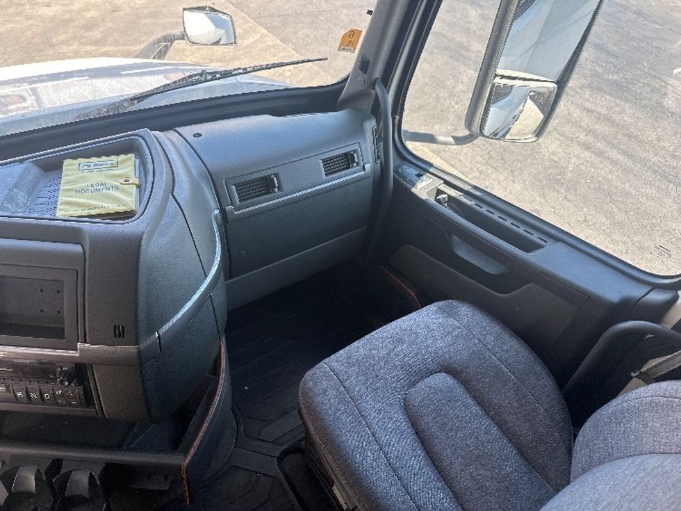 Sleeper Tractor-Heavy Duty Tractors-Volvo-2022-VNL64760-Torrance-CA-694,054\n\t\tmiles-$ 63,750 - Image 13