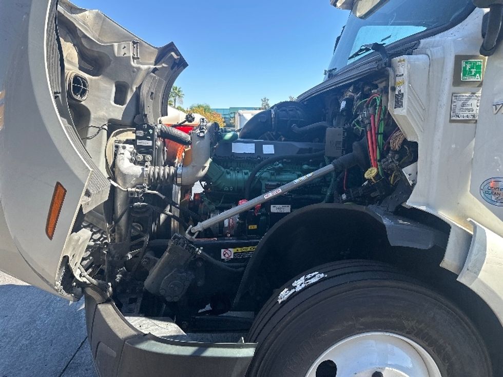 Sleeper Tractor-Heavy Duty Tractors-Volvo-2022-VNL64760-Torrance-CA-694,054\n\t\tmiles-$ 63,750 - Image 21