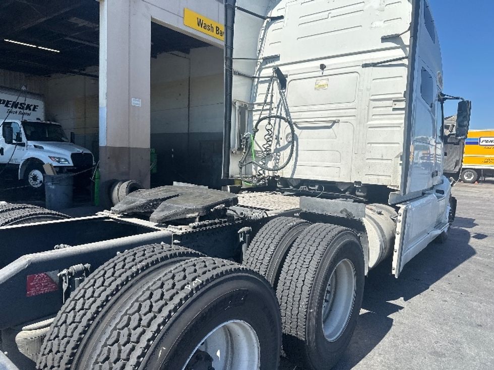 Sleeper Tractor-Heavy Duty Tractors-Volvo-2022-VNL64760-Torrance-CA-694,054\n\t\tmiles-$ 63,750 - Image 22