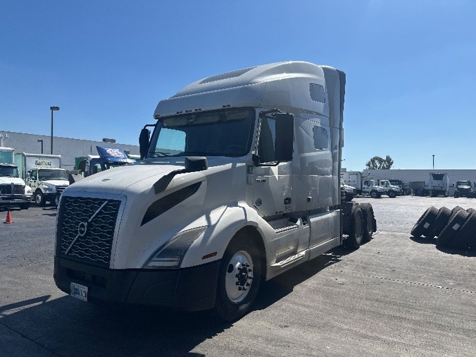 Sleeper Tractor-Heavy Duty Tractors-Volvo-2022-VNL64760-Torrance-CA-694,054\n\t\tmiles-$ 63,750 - Image 3