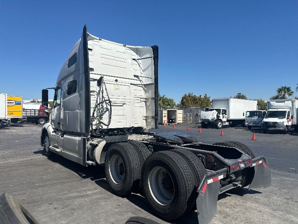 Sleeper Tractor-Heavy Duty Tractors-Volvo-2022-VNL64760-Torrance-CA-694,054\n\t\tmiles-$ 63,750 - Image 5