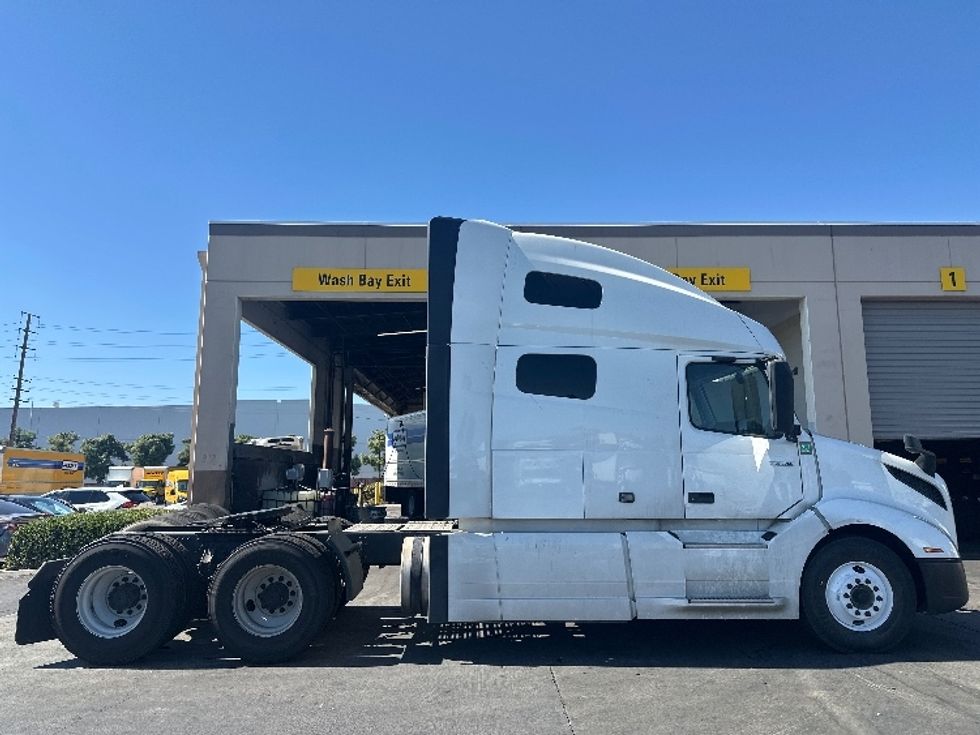Sleeper Tractor-Heavy Duty Tractors-Volvo-2022-VNL64760-Torrance-CA-694,054\n\t\tmiles-$ 63,750 - Image 8